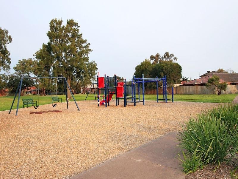 6 Holland Avenue, Dingley Village VIC 3172