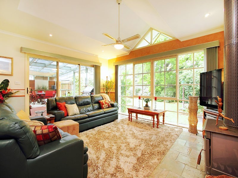 32 Golf Links Crescent, Dingley Village VIC 3172