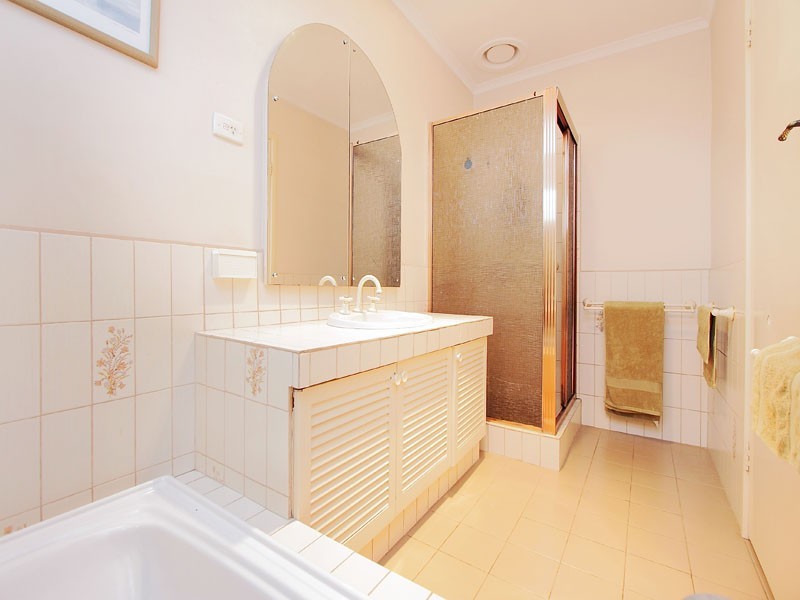 32 Golf Links Crescent, Dingley Village VIC 3172