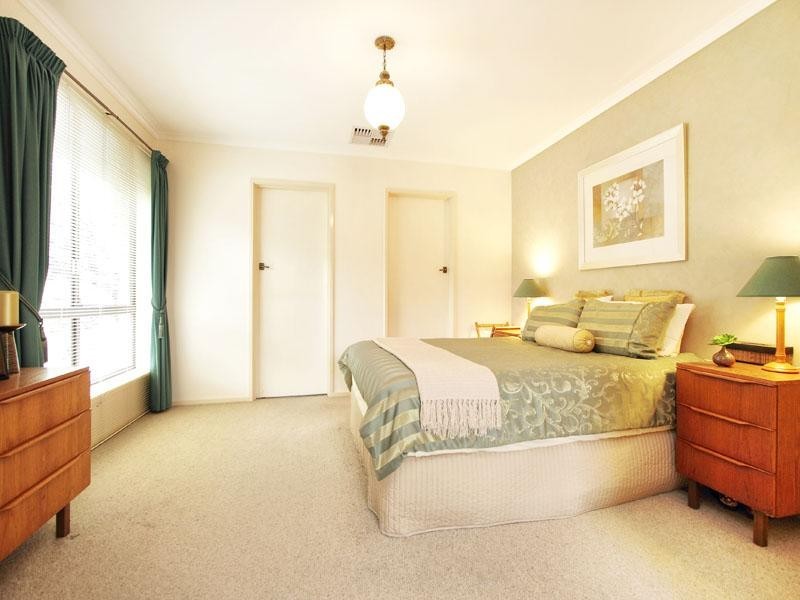 32 Golflinks Crescent, Dingley Village VIC 3172