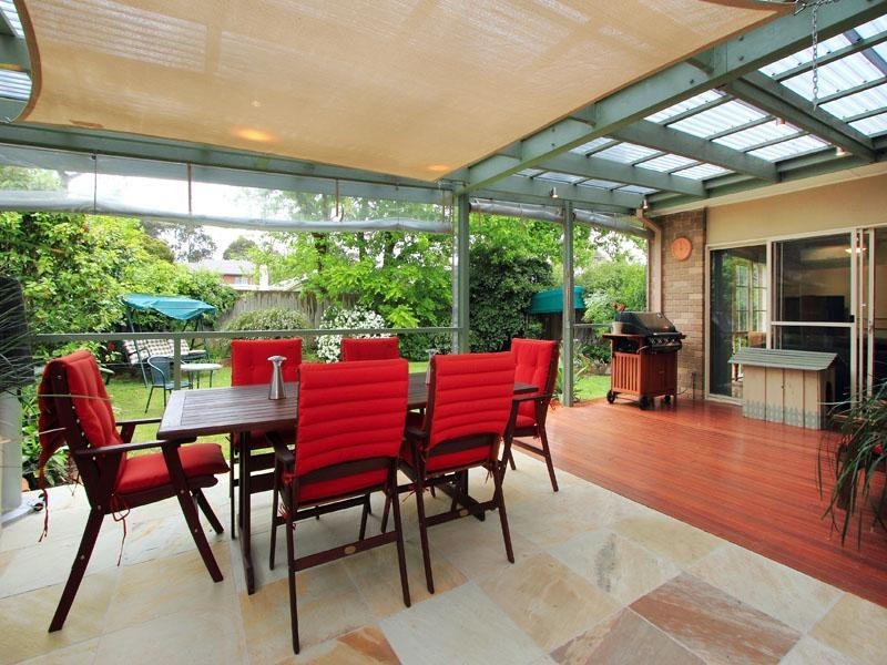 32 Golflinks Crescent, Dingley Village VIC 3172