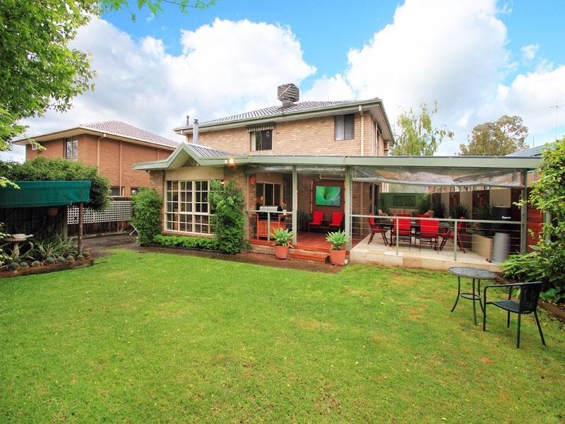 32 Golflinks Crescent, Dingley Village VIC 3172
