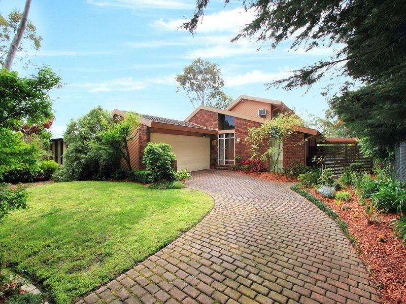 16 Fairway Drive, Dingley Village VIC 3172