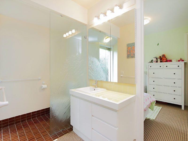 16 Fairway Drive, Dingley Village VIC 3172