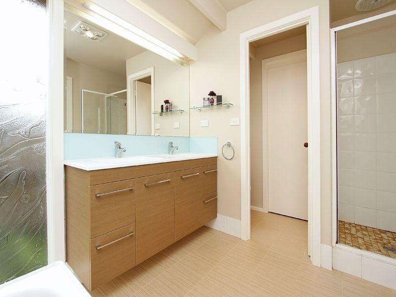 16 Fairway Drive, Dingley Village VIC 3172