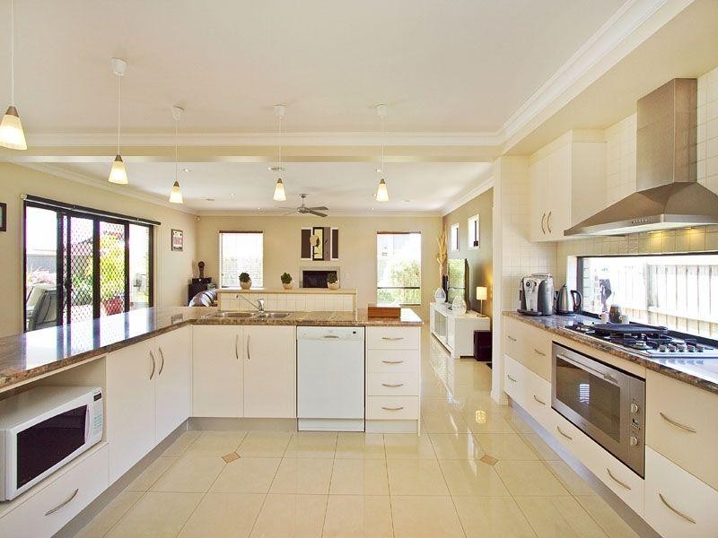 2 Deepwater Drive, Waterways VIC 3195