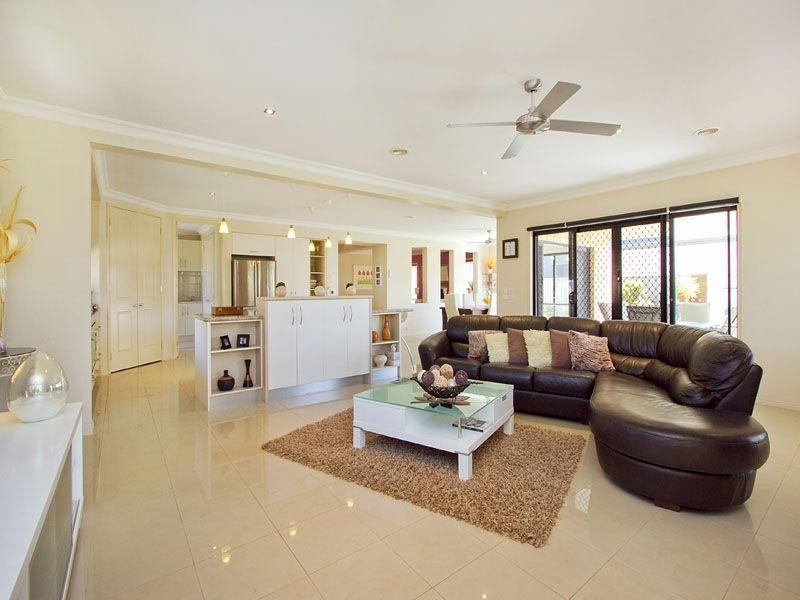 2 Deepwater Drive, Waterways VIC 3195