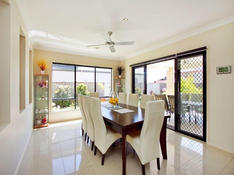 2 Deepwater Drive, Waterways VIC 3195