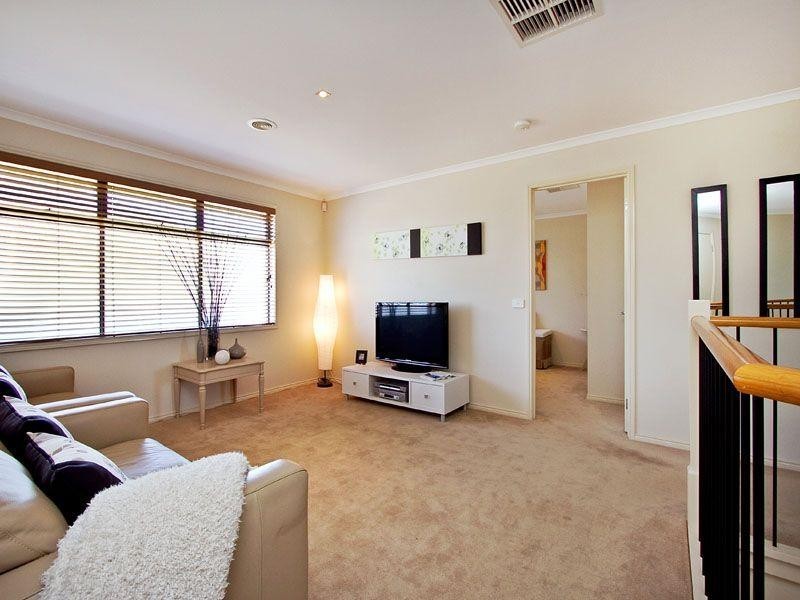 2 Deepwater Drive, Waterways VIC 3195