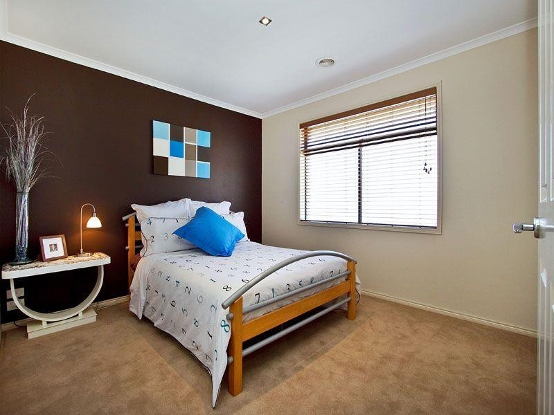 2 Deepwater Drive, Waterways VIC 3195