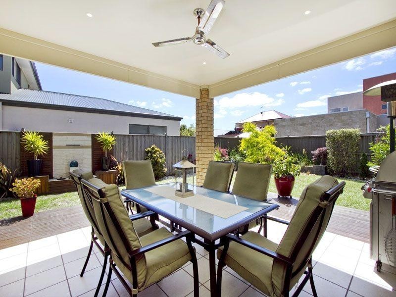 2 Deepwater Drive, Waterways VIC 3195