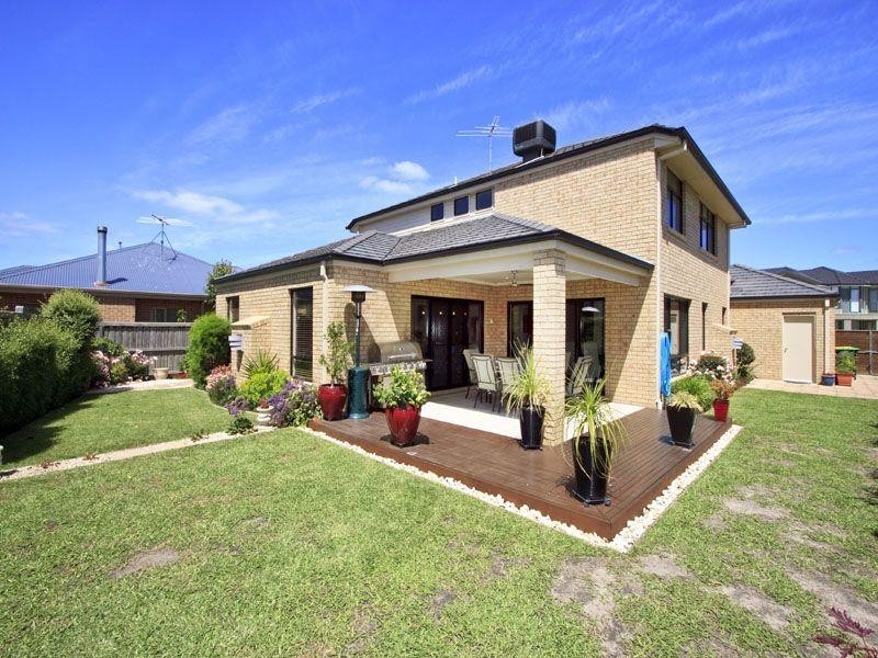 2 Deepwater Drive, Waterways VIC 3195