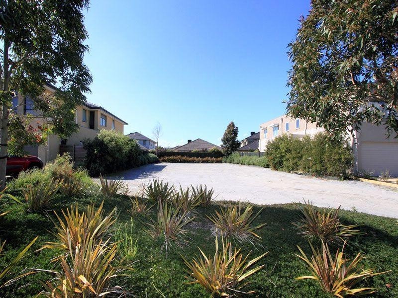 35 Waterside Drive, Waterways VIC 3195