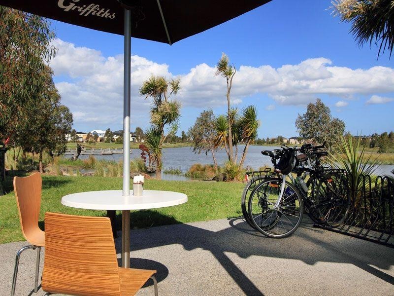 35 Waterside Drive, Waterways VIC 3195