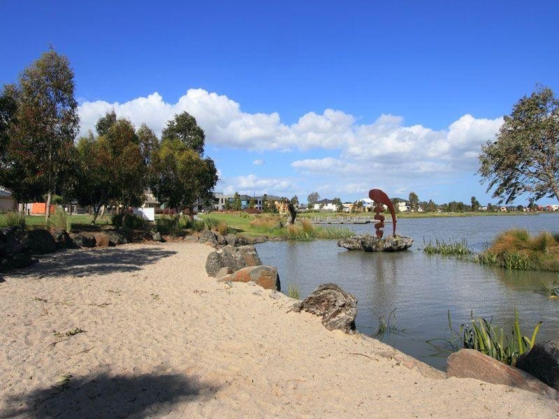 35 Waterside Drive, Waterways VIC 3195