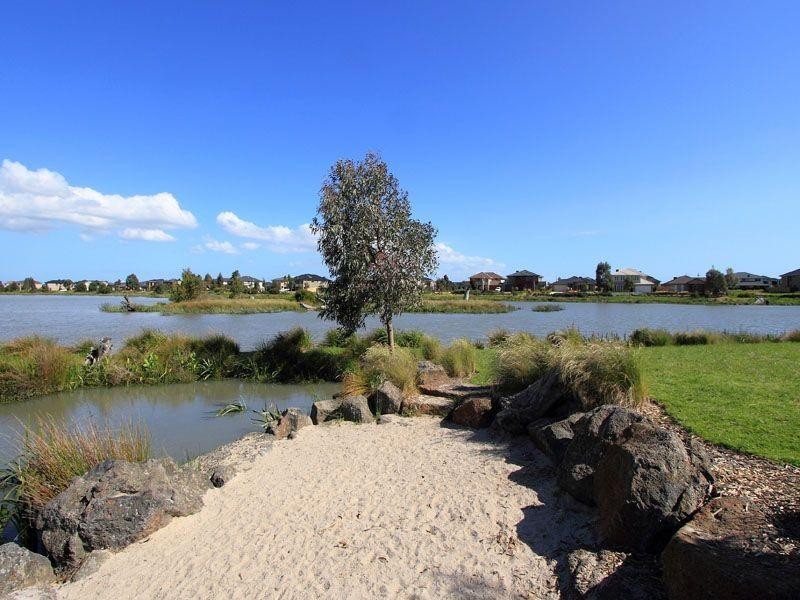 35 Waterside Drive, Waterways VIC 3195