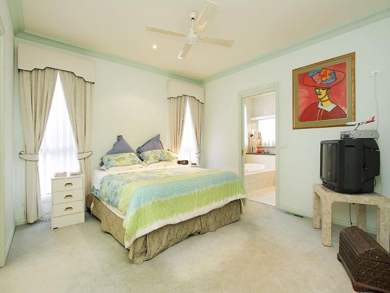 12 Fernhill Drive, Dingley Village VIC 3172