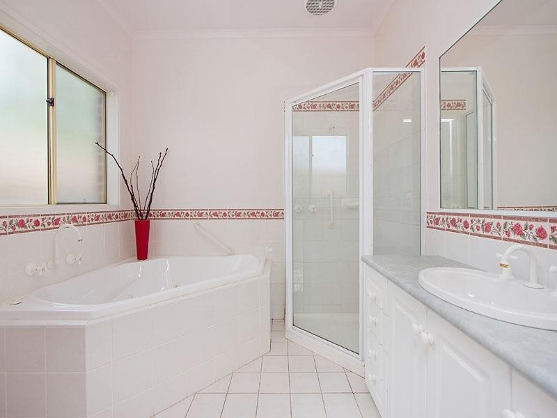 1 Heathland Way, Dingley Village VIC 3172