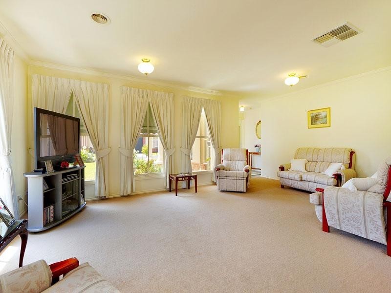 23 Albert Place, Dingley Village VIC 3172