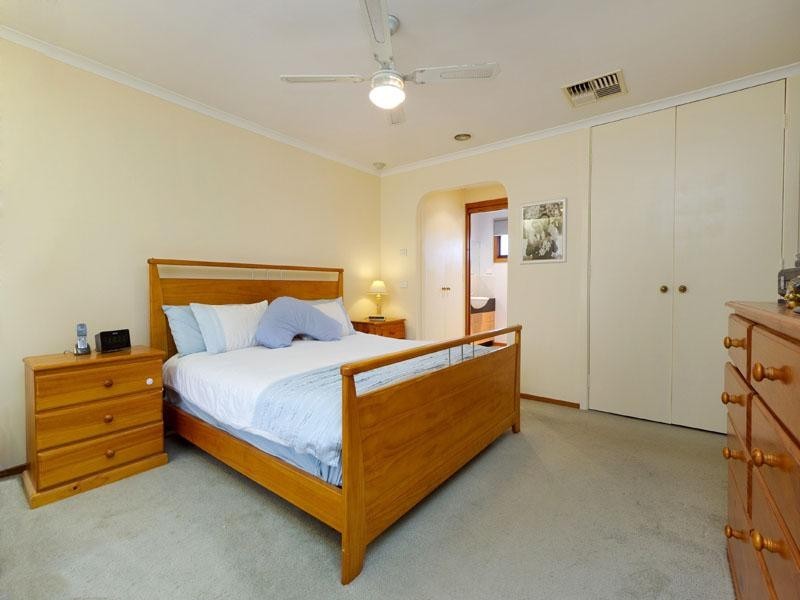 21 Timms Crescent, Dingley Village VIC 3172