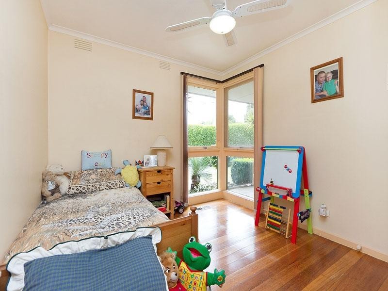 2 Seaton Drive, Dingley Village VIC 3172