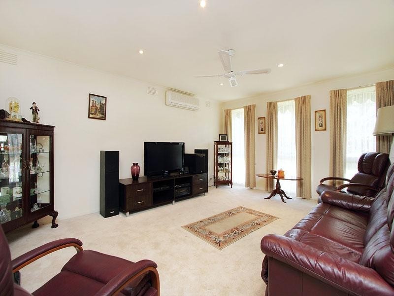6 Donhaven Court, Dingley Village VIC 3172