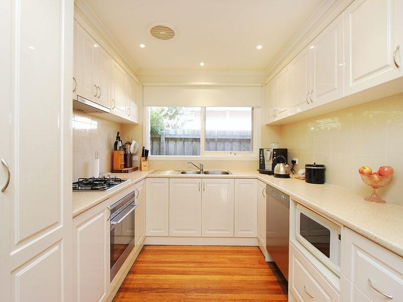 6 Donhaven Court, Dingley Village VIC 3172