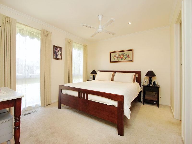 6 Donhaven Court, Dingley Village VIC 3172