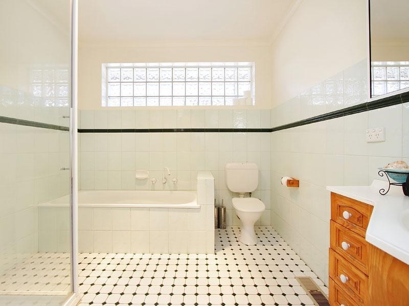 6 Donhaven Court, Dingley Village VIC 3172