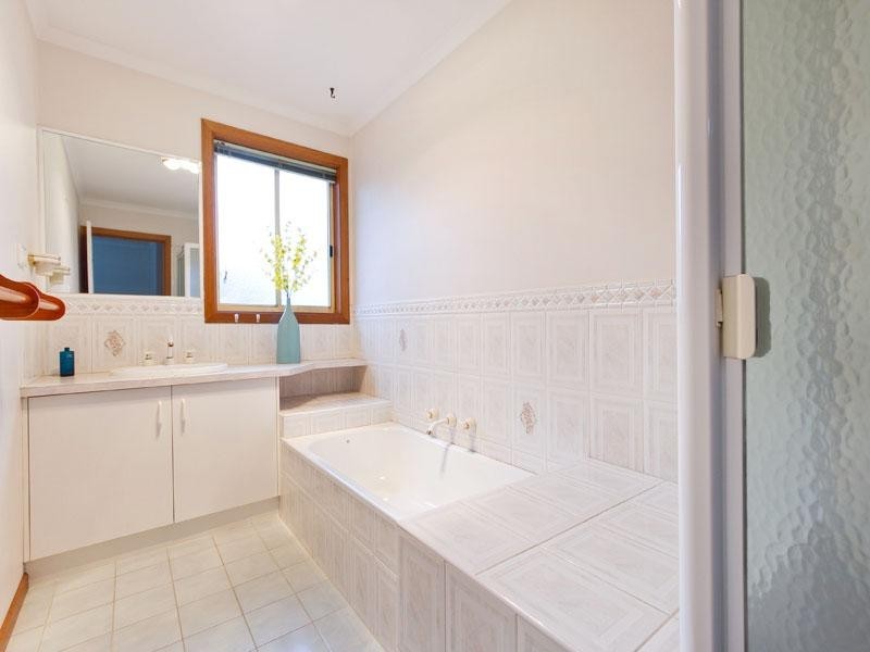 6 Lumeah Court, Dingley Village VIC 3172