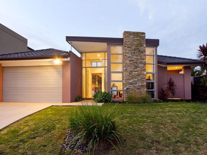 15 Island Point Avenue, Waterways VIC 3195