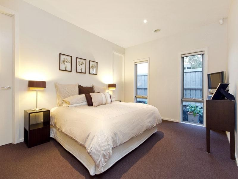 15 Island Point Avenue, Waterways VIC 3195