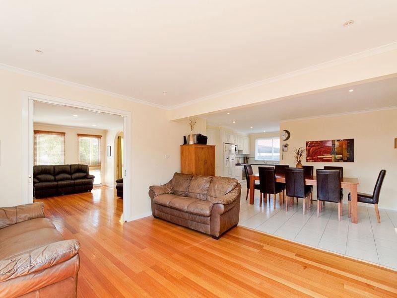 32 Campbell Grove, Dingley Village VIC 3172