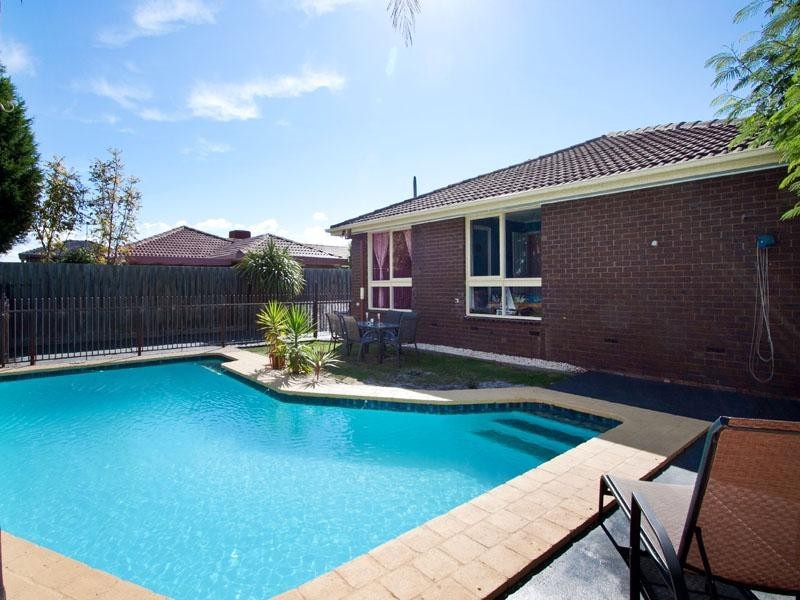 32 Campbell Grove, Dingley Village VIC 3172
