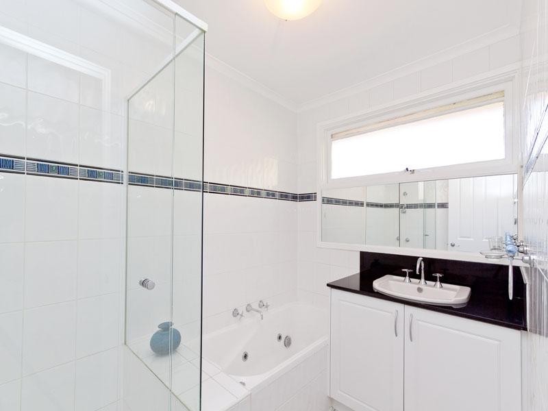 32 Campbell Grove, Dingley Village VIC 3172