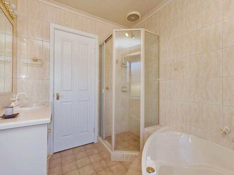 4 Rivoli Court, Dingley Village VIC 3172