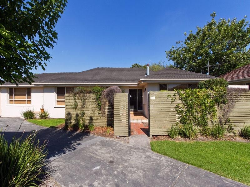 304F Warrigal Road, Cheltenham VIC 3192