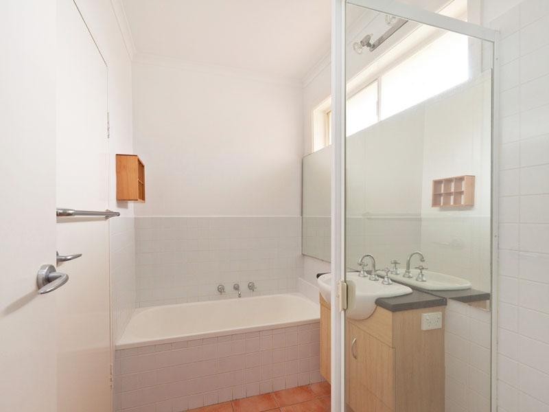 304F Warrigal Road, Cheltenham VIC 3192