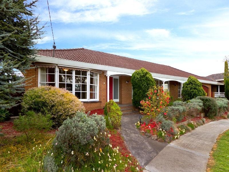 6 Kubis Crescent, Dingley Village VIC 3172