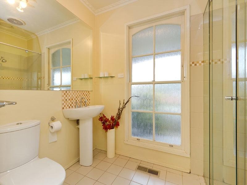 6 Kubis Crescent, Dingley Village VIC 3172