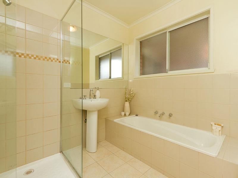 6 Kubis Crescent, Dingley Village VIC 3172