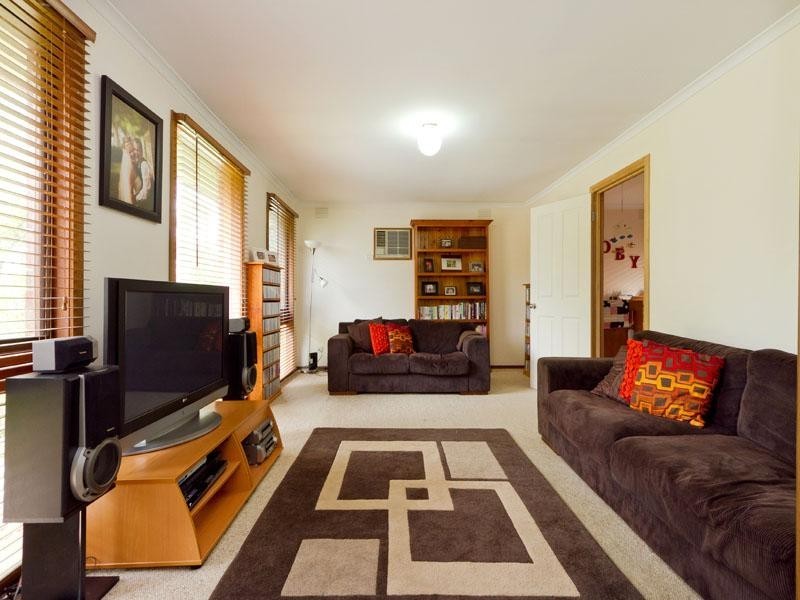 2 Locksley Close, Dingley Village VIC 3172