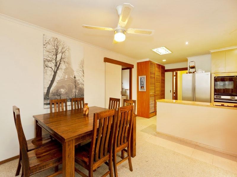 2 Locksley Close, Dingley Village VIC 3172