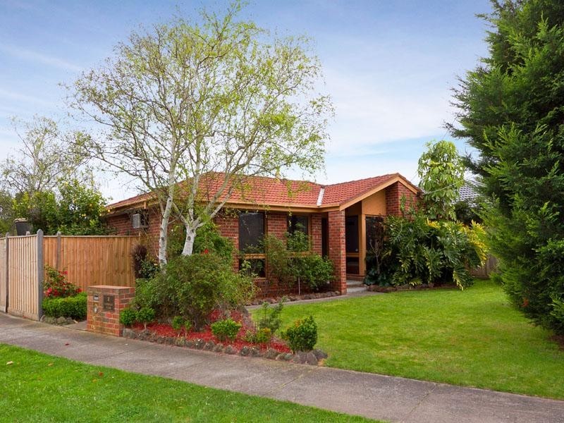 2 Locksley Close, Dingley Village VIC 3172