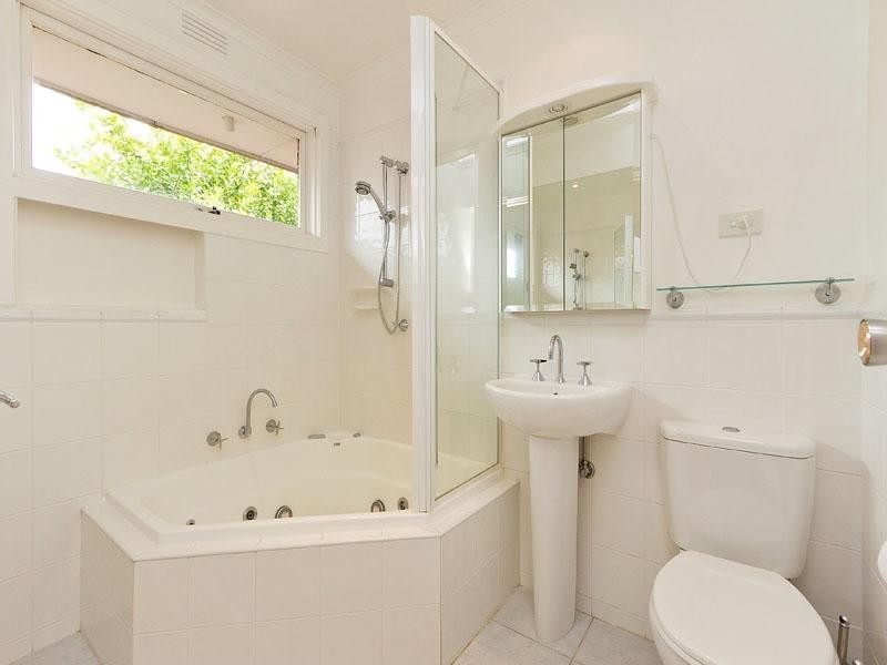 2 Seaton Drive, Dingley Village VIC 3172