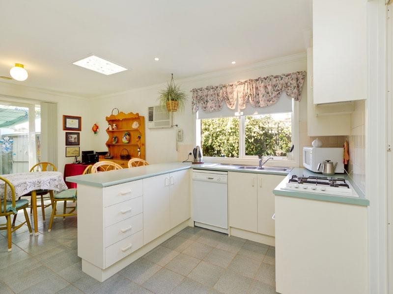 42 Albert Place, Dingley Village VIC 3172