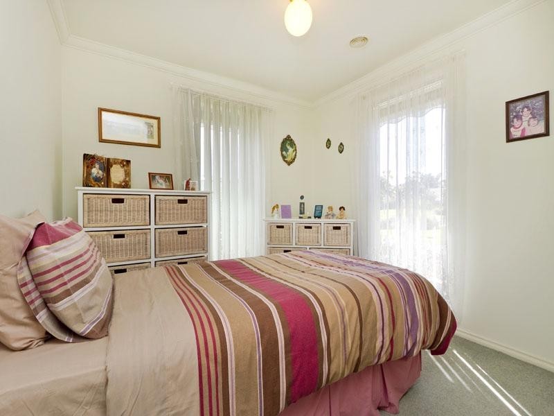 42 Albert Place, Dingley Village VIC 3172