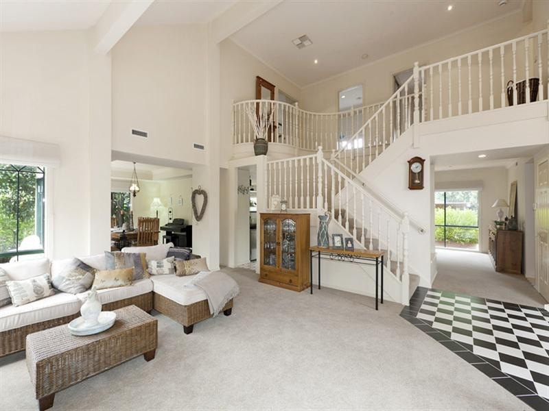 5 Caruana Drive, Dingley Village VIC 3172