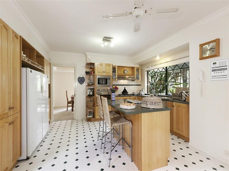 5 Caruana Drive, Dingley Village VIC 3172