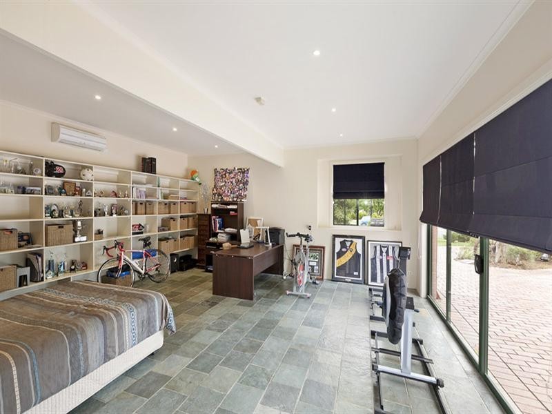 5 Caruana Drive, Dingley Village VIC 3172